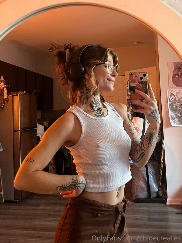 what's the first word you think of when you see me?🔎🔎